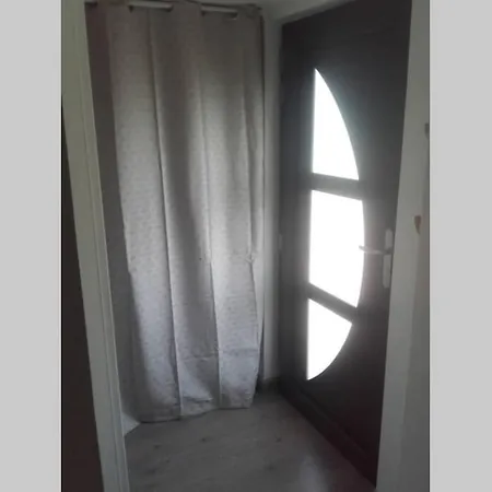 Studio Independant Avec Terrasse Exposee Sud Apartment Laudun