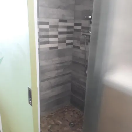 Studio Independant Avec Terrasse Exposee Sud * Laudun