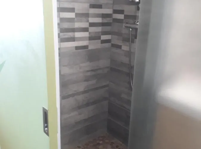 Studio Independant Avec Terrasse Exposee Sud * Laudun